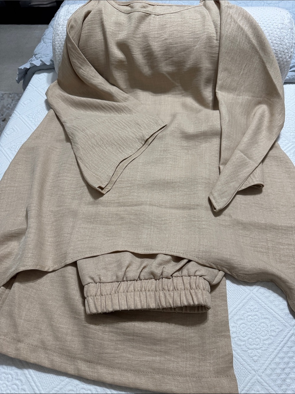 Beige lightweight set.
